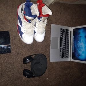 Apple MacBook Air, Jordan's wireless beats,Android phone
